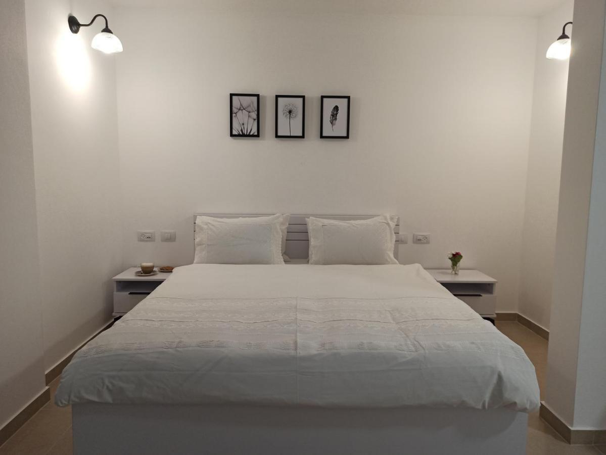 Accommodation At Miss Daisy - להתארח אצל מיס דייזי ロシュ・ピナ エクステリア 写真