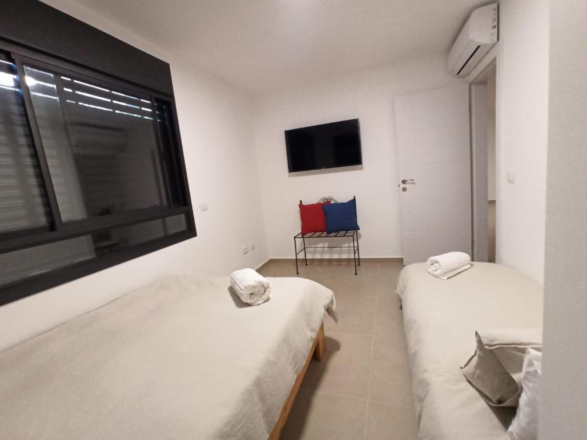 Accommodation At Miss Daisy - להתארח אצל מיס דייזי ロシュ・ピナ エクステリア 写真