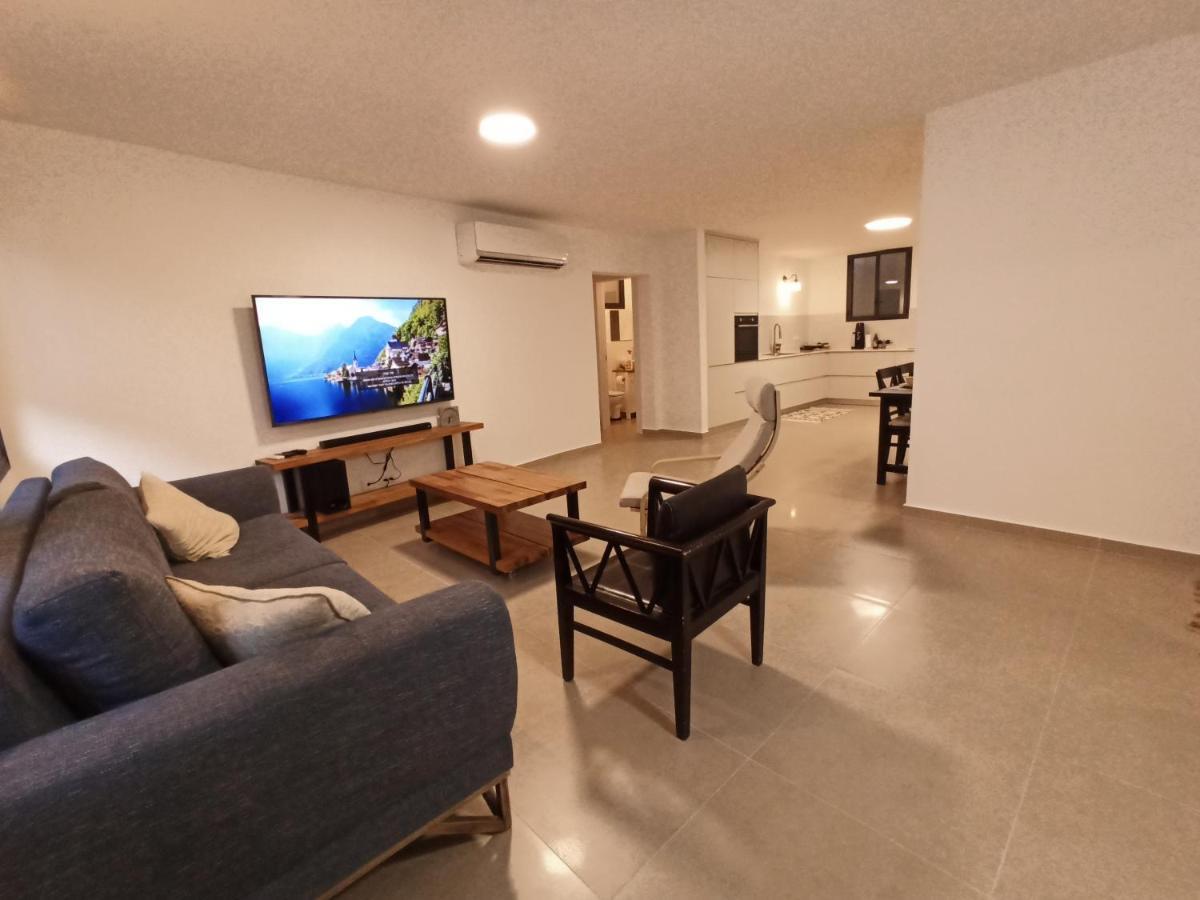 Accommodation At Miss Daisy - להתארח אצל מיס דייזי ロシュ・ピナ エクステリア 写真